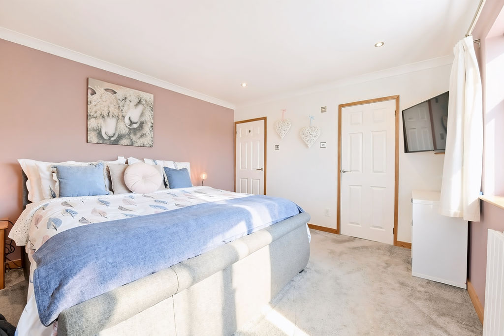 Bedroom- click for photo gallery